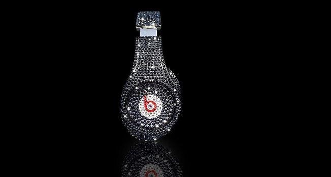 <p><strong>- Swarovski Kulaklık:</strong> 1.220 Dolar</p>
