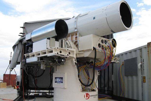 <p>ABD'nin savaş gemisi üzerine monte ettiği 150 kilowatt gücündeki bu silahın yeterince hafif hale getirildikten sonra uçaklarda da kullanılması planlanıyor.</p>
<p> </p>