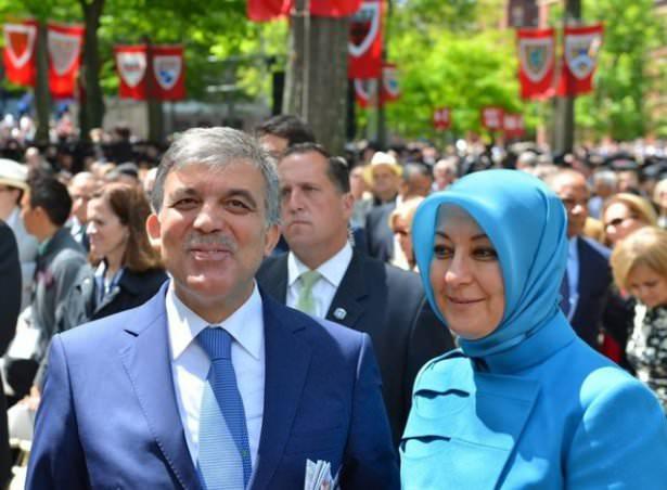 <p>7 yıldır Çankaya’ya ev sahipliği yapan Hayrünnisa Gül’ün ardından kimin, tabiri caizse “seçilmiş ilk first lady” unvanını alacağı merak konusu.</p>
<p> </p>