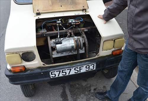 <p>Dünyanın ilk jet türbin motorlu Otomobilinin trafiğe çıkış onayını da alan Putsch’ın Batmobile’i saatte maksimum 250 kilometre hızla gidiyor. </p>
<p> </p>