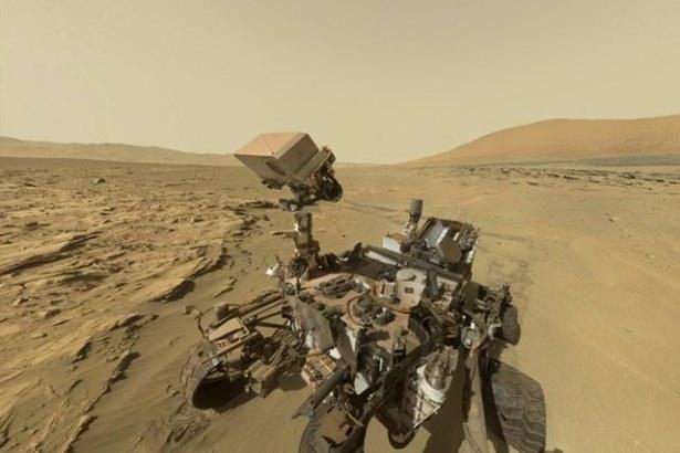 <div>Mars'ta tahmini 10-15 yıllık bir görev süreci olan Curiosity lazer sistemi ve robotik kolu sayesinde Mars'taki toprak örneklerini analize edebilmektedir.</div>

<div> </div>
