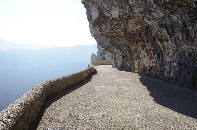 <p>Yol özellikle bisikletçilerin vazgeçilmezi, ancak yokuşlu olan yola tırmanmak için oldukça iyi seviyede kondisyona ihtiyaç olduğunu belirtelim.</p>

<p> </p>
