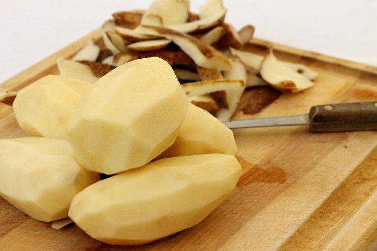 <p><strong>Patates kabuğu</strong></p>

<p>Patates kabuğu göz altındaki torbaları indirmeye yardımcı olur.</p>
