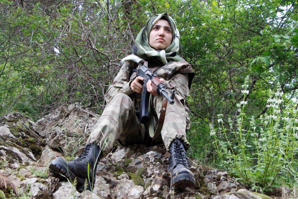<p>Hilal Biçer, AA muhabirine yaptığı açıklamada, babasının en büyük çocuğu olarak bu görevi omuzladığını söyleyerek, </p>