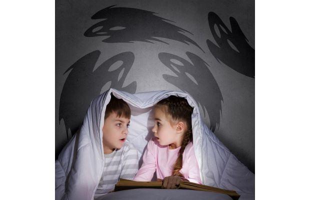 <p><strong>Yaş ilerledikçe korkular değişiyor</strong></p>
<p><strong>Okul çağındaki çocuklarda ceza alma korkusu yaygınken daha büyük çocuklarda aşağılanma, eleştirilme, sınav korkusu gibi başarısızlıklar görülür.</strong></p>