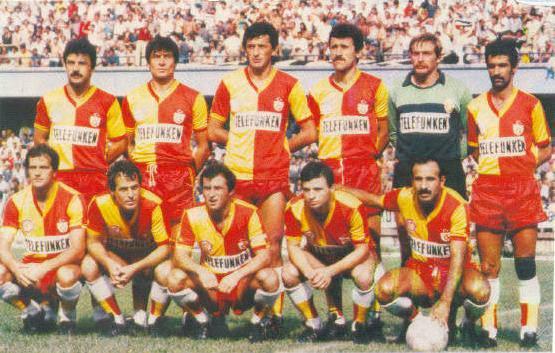 <p>GALATASARAY 1983-84 kadrosu---</p>
<p>(Ayaktakiler) Sinan - Raşit - Hoçiç - Ali Çoban - Haydar - Ahmet<br />(Oturanlar) Seydiç - Mustafa - Fatih - Bülent - Öner</p>