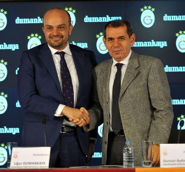 <p>Hem gönülden sevdiği spor kulübüne hem de Türk futboluna katkıda bulunmak için sponsorluk anlaşmasına imza attıklarını belirten Dumankaya İnşaat Yönetim Kurulu Başkanı Uğur Dumankaya “Umarım her iki taraf için de hayırlı olur” dedi.</p>