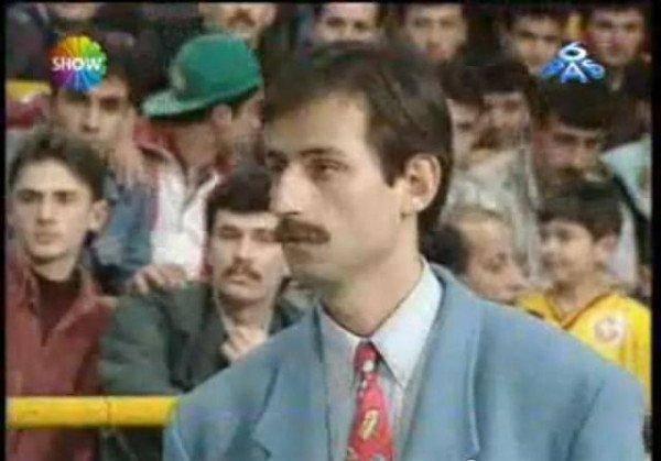 <p>Serhat Ulueren'in saçları vardı.</p>