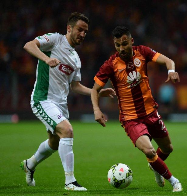 <p>Galatasaray zor anlar yaşadığı Torku Konyaspor karşısında Selçuk İnan'ın son dakikalarda attığı golle kazandı.</p>