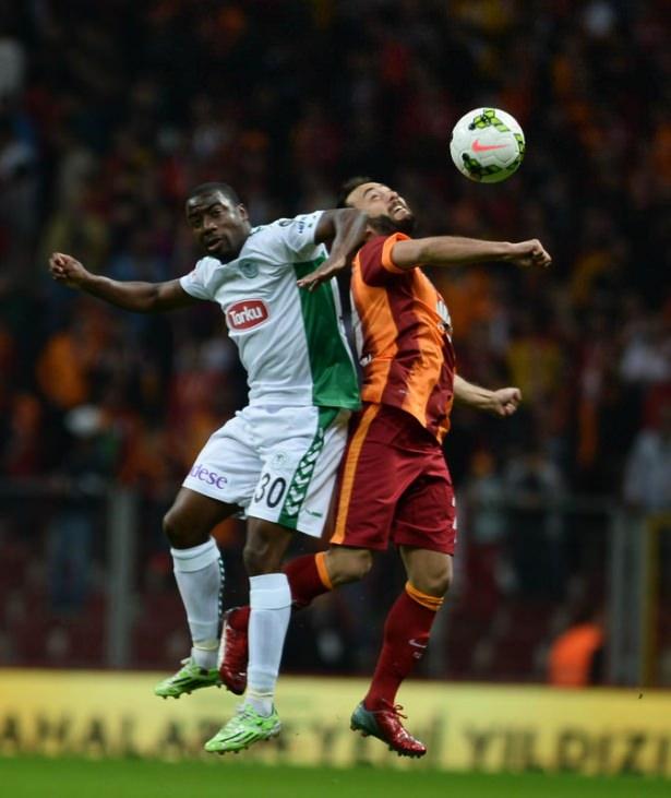 <p>Galatasaray zor anlar yaşadığı Torku Konyaspor karşısında Selçuk İnan'ın son dakikalarda attığı golle kazandı.</p>