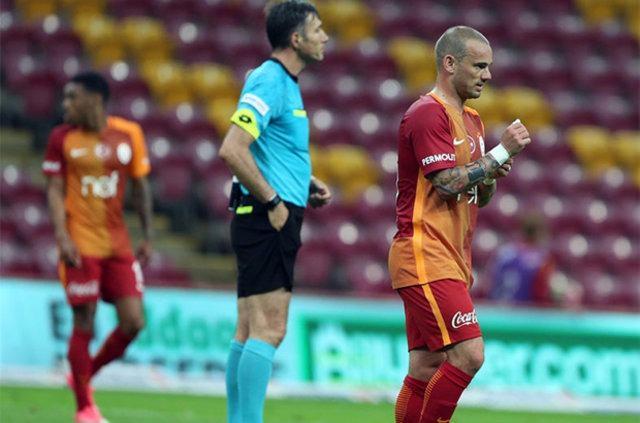 <p>Öte yandan Sneijder'e geçen seneden kesilen 2.3 milyon Euro'luk cezanın yürürlüğe sokulmasının düşünüldüğü de konuşuluyor.</p>