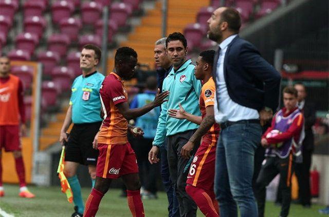 <p>Başkan Dursun Özbek de takımdaki sorunları çözmek için Igor Tudor'a tam yetki verdi.</p>