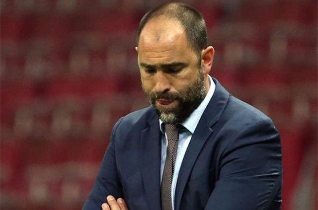 <p>Hırvat teknik adamın disiplin konusunda taviz vermemesini isteyen Özbek, başarı için takım halinde hareket edilmesi gerektiğini sözlerine ekledi.</p>