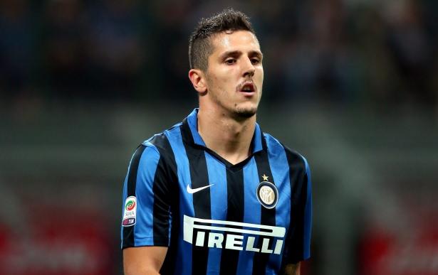 <p>Sezonu Roma'da geçiren Dzeko ve Inter'de forma giyen Jovetic'in peşine düşen Sarı-Lacivertliler bir hafta içinde M.City ile temasa geçecek. </p>