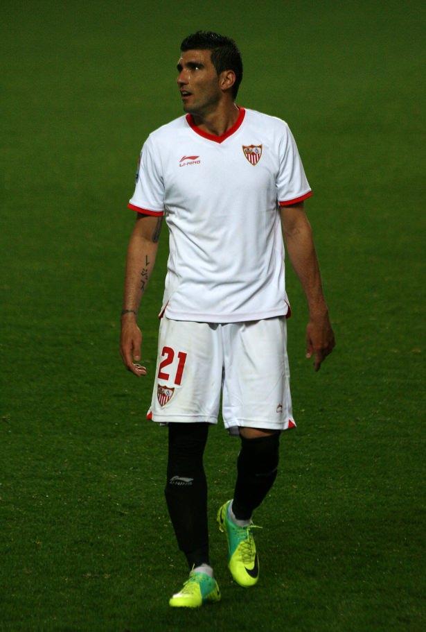 <p><strong>Galatasaray eski gözdesinin peşine düştü</strong></p>
<p>Eski başkan Ünal Aysal’ın 5 yıl önce transfer etmek için İspanya’ya gidip alamadığı Jose Antonio Reyes, bir kez daha Galatasaray’ın transfer listesine girdi. </p>