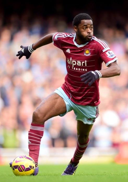 <p>Sarı-kırmızılı ekip, geçen sezonu Slaven Bilic'in ekibi West Ham'da geçiren ve sözleşmesi Barcelona'da bulunan Alex Song ile anlaşma sağladı.</p>
