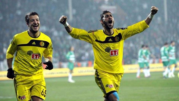 <p><strong>Eskisehirspor - 2012 / 13</strong></p>
<p><strong>Önceki sezon Lig sırası:</strong> 5</p>
<p><strong>O sezon sonu lig sıralaması: </strong>8</p>
<p><strong>Avrupa'da ilerlediği nokta:</strong> UEFA Avrupa Ligi 3. turunda elendi</p>