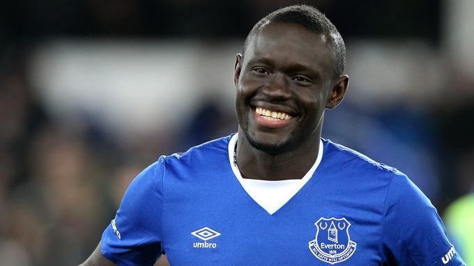 <div>Oumar Niasse (Everton)</div>

<div>Hamza Hamzaoğlu döneminden bu yana her dönem Galatasaray'ın ilgilendiği isimlerden olan Oumar Niasse, devre arasında 'kesin' olarak Everton'dan ayrılacak. Sarı-kırmızılılar Sigthorsson'un durumuna göre Niasse için son kararını verecek.</div>

