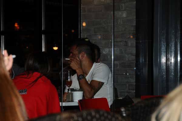 Olay gazetecilerin mekan önünden ayrılması ile son bulurken bu görüntüleri gören Fatih Terim'in ne tepki vereceği şimdiden merak konusu oldu.