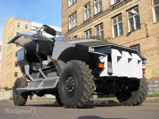 <p>Rusya'nın yeni askeri zırhlı aracı ZiL Punisher araziye bir hayli iddialı çıkıyor. Garip tasarımıyla dikkat çekse de o dünyanın en hızlısı.</p>