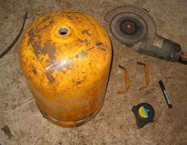 <p>Rusya'da bir adam yenisine para vermek istemediği için gaz silindirinden muhteşem bir şey yaptı. </p>