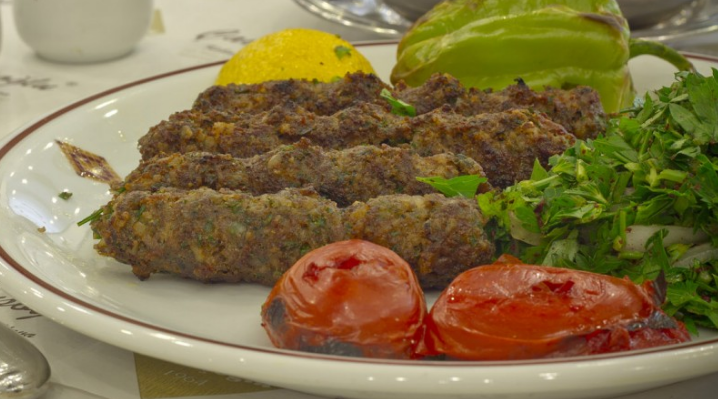 <p><strong>Sebzeli kebap</strong></p>
