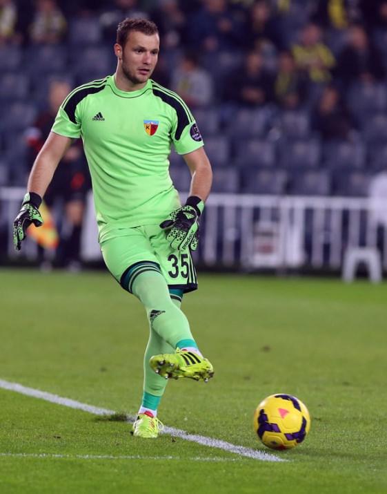 <p><strong>Gökhan Değirmenci</strong><br /><br />Kayseri Erciyesspor, Kayserispor'dan Gökhan Değirmenci'yi sezon sonuna kadar kiraladı.</p>
<p>24 yaşındaki kaleci Değirmenci'nin 2013-2014 sezonu sonuna kadar Kayseri Erciyesspor'da oynaması konusunda iki kulüp yetkilileri anlaştı.</p>
<p> </p>