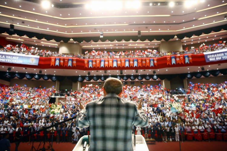 <p>Cumhurbaşkanı ve AK Parti Genel Başkanı Recep Tayyip Erdoğan, Antalya'daki Expo Kongre Merkezi'nde partisinin il başkanlığı tarafından düzenlenen Genişletilmiş İl Danışma Meclisi Toplantısına katılarak konuşma yaptı.</p>

<p>- 13 Ağu 2017</p>
