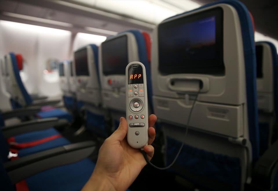 <p>A330 ailesi, şimdiye kadar 1600'ün üzerinde sipariş alan yolcu uçağı, kargo uçağı, VIP, askeri nakliye ve tanker uçağı gibi modellerden oluşuyor. 1200'ün üzerindeki A330 ailesi uçağı, dünya çapında 100'ün üzerinde operatöre hizmet veriyor.</p>

<p> </p>
