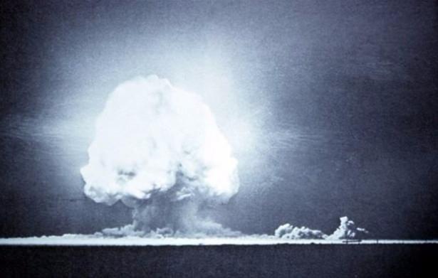 <p>ABD'nin ilk nükleer denemesi 1945 yılında "Trinity" kod adlı nükleer bomba </p>
<p> </p>