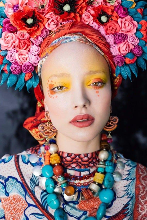 <p>Fotoğrafçı Ula Kóska ve makyaj sanatçısı Beata Bojda bir araya gelerek, rengarenk bir fotoğraf serisine imza attı.</p>
