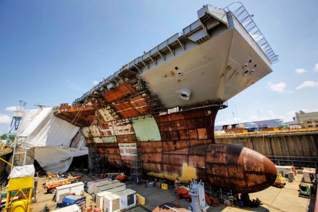 Businessinsider'in bu yeni uçak gemisiyle ilgili ulaştığı rakamlar, 'askeri canavar'ın büyüklüğünü ortaya seriyor. Yaklaşık 25 katta yükselen geminin inşasında hem yeni nesil teknoloji hem de 100 yıllık savaş gemisi tasarımı kullanılıyor.