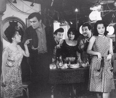 <p>1964 yapımı Bir İçim Su filminde ise “Ayşe” karakterine hayat verdi.(Soldan birinci)</p>