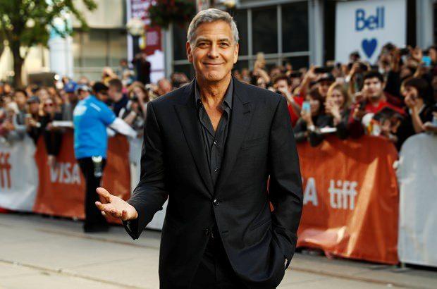 <p>ABD'li aktör George Clooney, Kanada’da düzenlenen 42. Uluslararası Toronto Film Festivali’ndeki galasına katıldı.</p>
