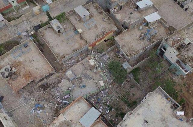 <p>Bir süre önce de güvenlik güçlerinin manevi değerlere yönelik hassasiyetinden faydalanmak isteyen teröristlerin, Fırat Mahallesi'ndeki evde Kur'an-ı Kerim'i kullanarak tuzakladığı patlayıcı son anda fark edilmişti.</p>
<p> </p>