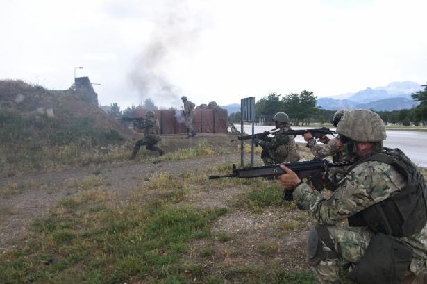 <p>teröristle mücadelede birliklerin eğitim ihtiyacını karşılayan Dağ Komando Okulu ve Eğitim Merkezi Komutanlığında 06-12 Haziran 2016 tarihleri arasında</p>
