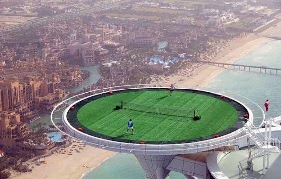 <p>Dubai'deki meşhur Burc El-Arap'ın tepesindeki bir tenis sahası.</p>
<p> </p>