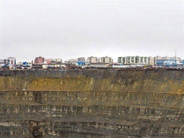 <p>Fotoğraflar, Sibirya''nın doğusunda bulunan Mir Elmas Madeni'ninde çekildi.</p>
