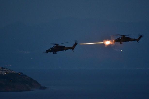 <p>Düşman topraklarına sızma hareketi sırasında yakalanan bir pilot da MAK ekiplerince kurtarıldı.</p>
