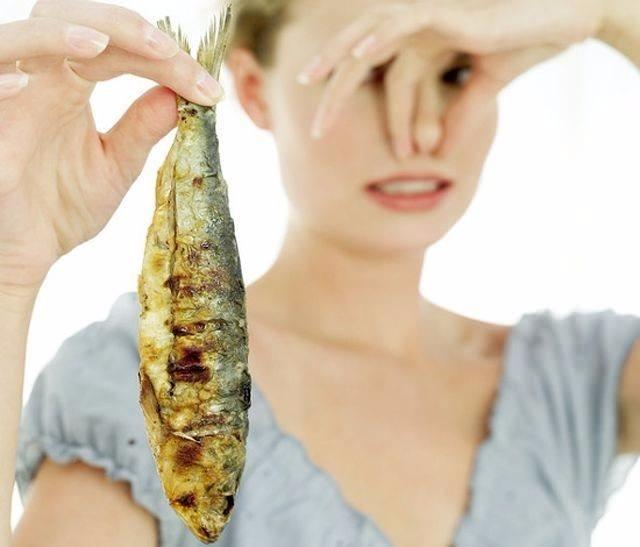 <p>'Trimethylaminuria' olarak da adlandırılan bu genetik hastalık, hastada çürümüş balık ve çöp kokusuna benzer bir vücut kokusu oluşmasına sebep olur. </p>
<p> </p>