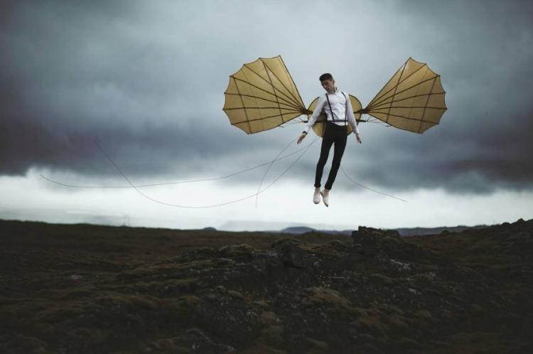 <p>Parisli sanat&ccedil;ı&nbsp;&nbsp;Vincent Bourilhon&nbsp;ışık ve perspektifi &ccedil;ok iyi kullanarak &nbsp;ve fotoğraflarda k&uuml;&ccedil;&uuml;k oyunlar yaparak, olağan&uuml;st&uuml; eserler ortaya &ccedil;ıkardı.</p>
