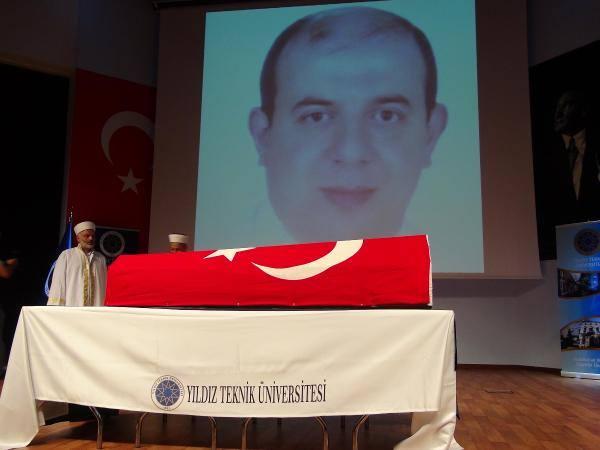 <p>Prof. Dr İlhan Varank</p>

<p>Cumhurbaşkanı Erdoğan'ın Başdanışmanı Mustafa Varank'ın ağabeyi Prof. Dr İlhan Varank</p>

<p>Prof Doktor İlhan Varank, Yıldız Teknik Üniversitesi Bilgisayar Öğrenim Teknolojileri Eğitimi Bölüm Başkanıydı.</p>
