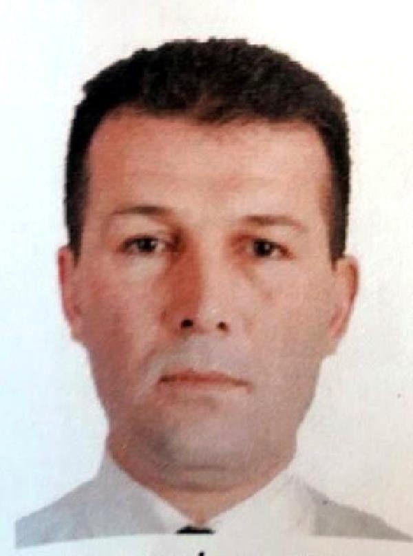 <p>Serkan Göker</p>

<p>FETÖ'nün darbe girişimi sırasında Ankara'da hayata gözlerini yuman Eski Özel Harakat Polis Memuru Serkan Göker (37) cenazesi, memleketi Yozgat'ta son yolculuklarına uğurlandı. Göker'in 3 yaşındaki oğlu Fatih Göker ve Cihat Göker babalarının cenaze namazında gözyaşı döktüler.</p>
