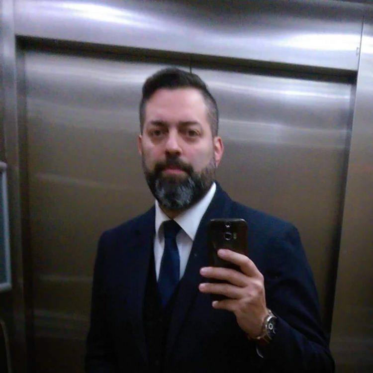 <p>Serhat Önder </p>
<p>Ankara’da hain darbe girişim sırasında vurulan Küçükesat Şube Başkanı Önder, Çankırı'nın Şabanözü ilçesine bağlı Bakırlı Köyü'nde defnedildi</p>