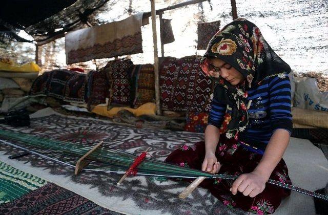 <p>Mersin'in Aydıncık il&ccedil;esi yakınlarındaki ormanlık alanda kaldıkları b&ouml;lgeden okula gitmek i&ccedil;in yola koyulan &ccedil;ocukların yaşamı son derece zor.</p>
