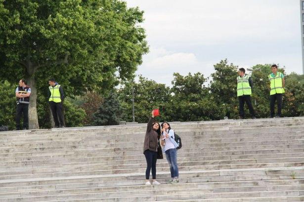 <p>Adana'da 'gezi parkı'nın yıldönümü nedeniyle düzenlenen gösteride eylemciler yürümek isteyince polis müdahale etti.</p>
