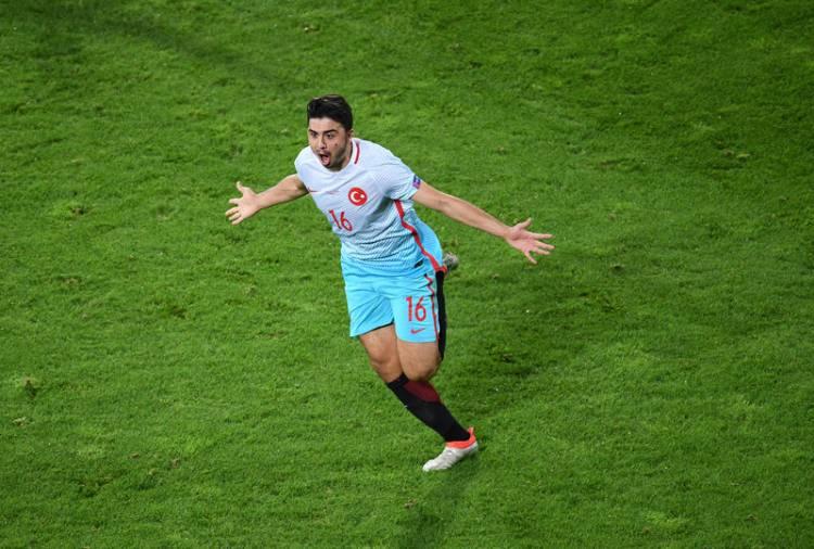 <p>TAYLAND'ın prestijli gazetesi Bangkok Post, Türkiye A Milli Futbol Takımı'nın başarısını "Türkiye, Çek Cumhuriyeti'ni şoke etti" başlığıyla verdi ve Ozan Tufan'ın attığı golü "öldürücü darbe" olarak niteledi.</p>