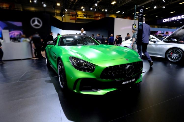 <p>Mercedes-Benz Türk, İstanbul Autoshow 2017 fuarında <span style="color:#FFA07A"><strong>Mercedes-AMG GT R</strong></span> modelini Türkiye’de ilk kez otomobil severlerin beğenisine sundu.</p>
