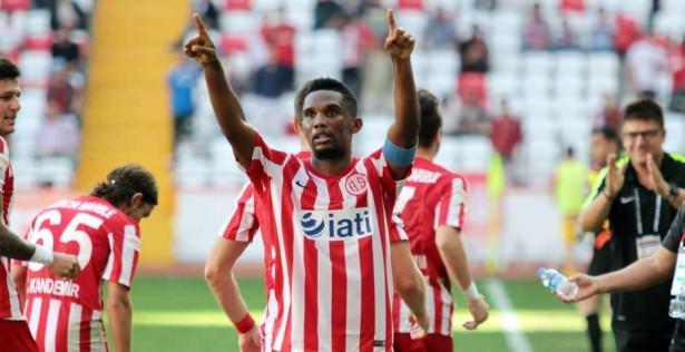 <p>4) Samuel Eto'o | 381 kariyer golü</p>