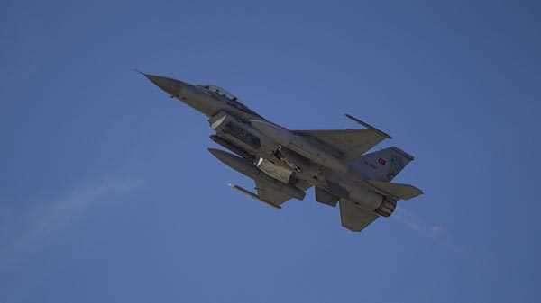 <p>ASELSAN'dan Kamuyu Aydınlatma Platformu'na (KAP) yapılan açıklamada bir yurt dışı müşteri ile ASELPOD Elektro Optik Hedefleme Sistemi entegre edilmesine ilişkin 25 milyon dolarlık anlaşma imzalandığı bildirildi.</p>
<ul style="list-style-type:none">
</ul>